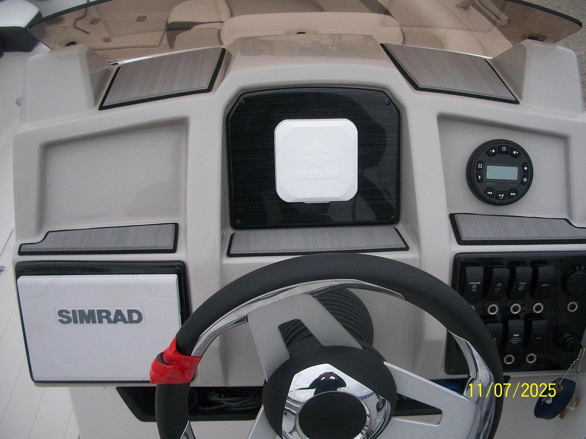 Used Starcraft SVX 211 OB Deckboat
