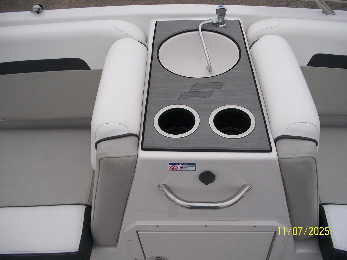 Used Starcraft SVX 211 OB Deckboat