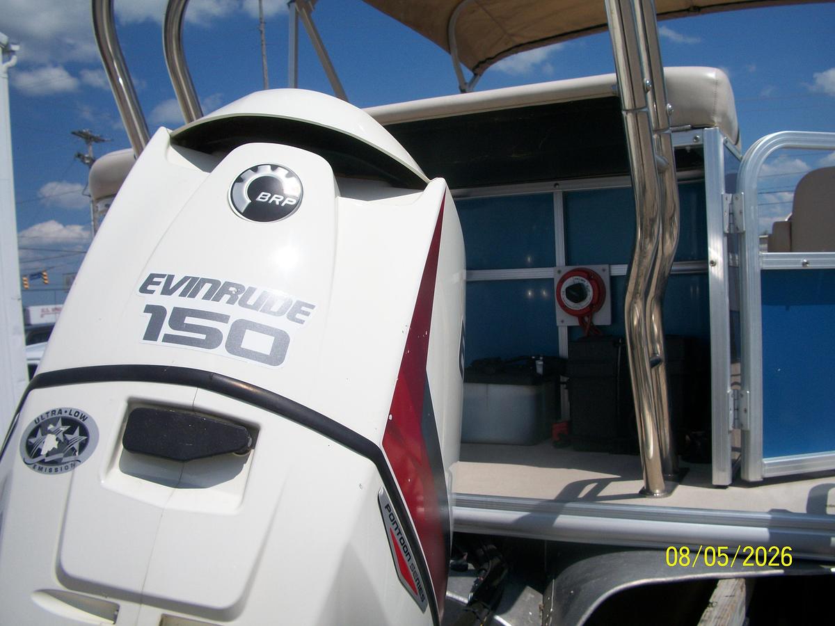 Used 2017 SunChaser 8520 CRS
