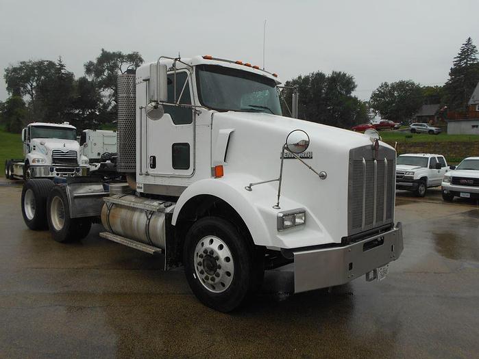 Used 2010 KENWORTH T-800 DAYCAB TRUCK