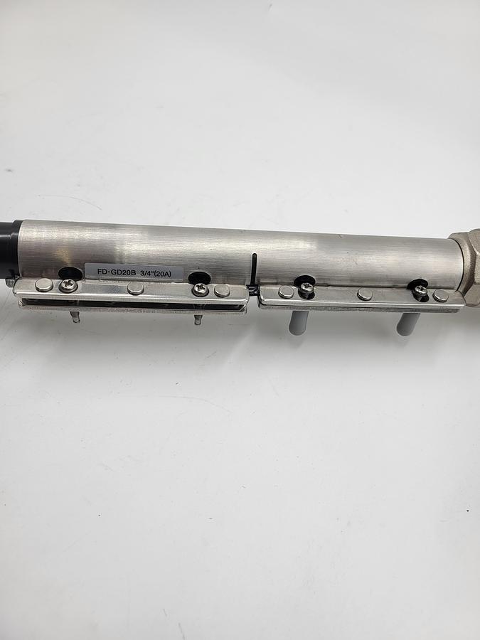 Used Keyence Clamp-On Gas Flow Meter DN G133200009 FD-G25L & two Upstream/downstream damping material FD-GD20B
