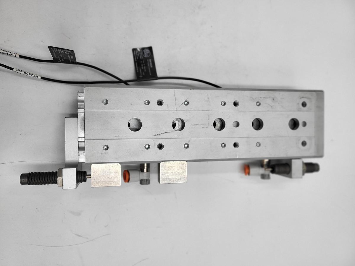 Used SMC MXS16-100 Pneumatic slide table - stroke 100mm