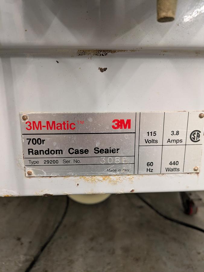 Used 3m 700R random case sealer with top and bottom tape heads