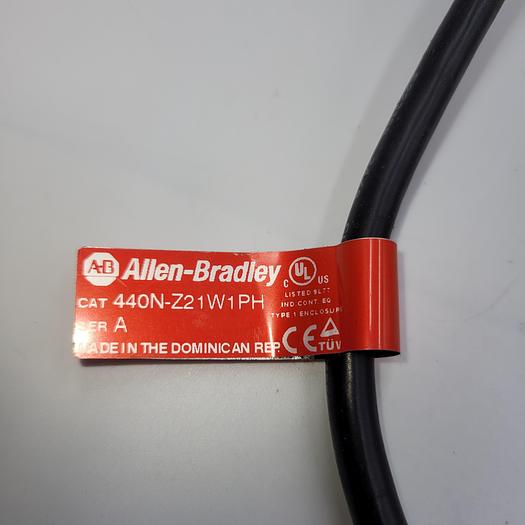 Used ALLEN BRADLEY 440N-Z21W1PH Non-Contact Interlock Switch, Magnetically Coded