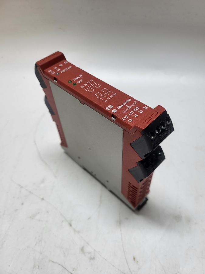 Used Allen-Bradley Guard Master 440R-EM4R2 Ser.A