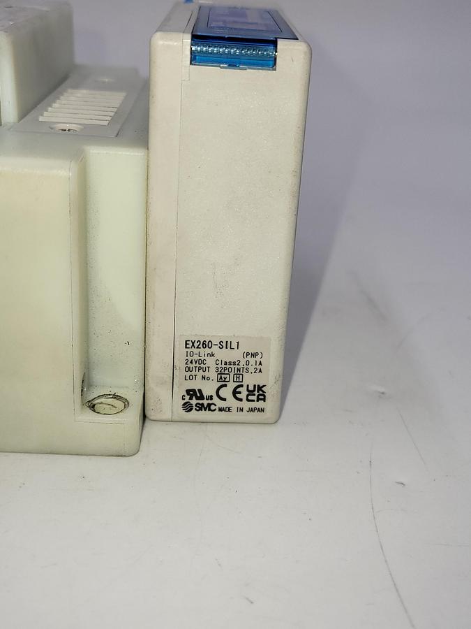 Used SMC SY5-IOL-0-N710RI W/ 6 solenoids SY5300 - 5UI - NA / One: EX260-SIL1 Serial Transmission System output