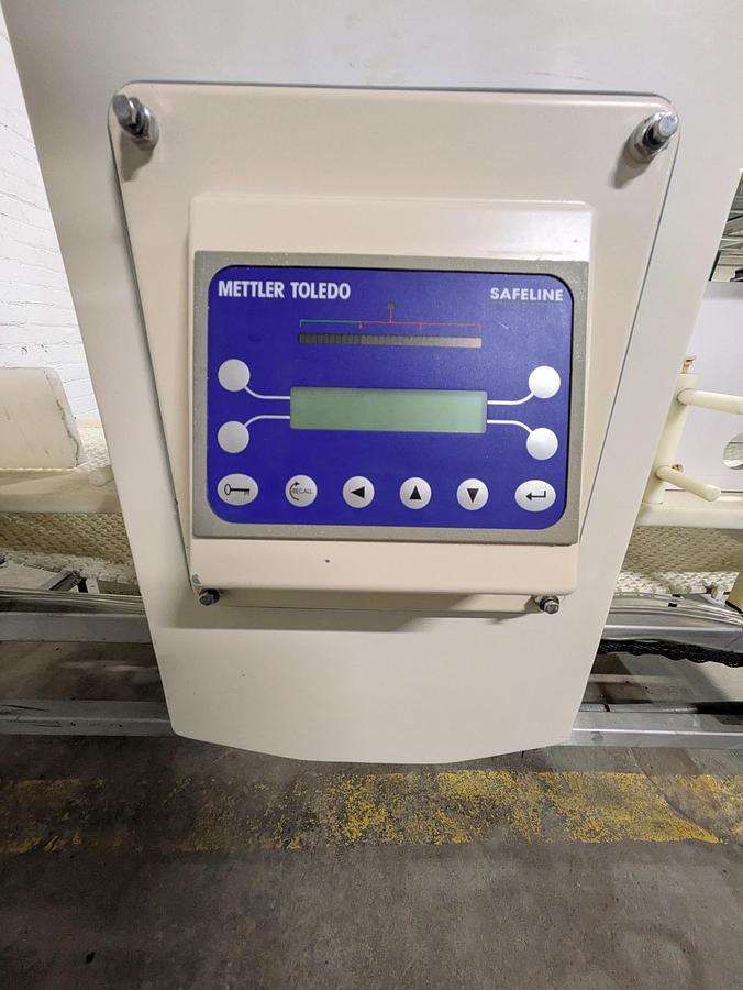 Used safeline metal detector, conveyor, 