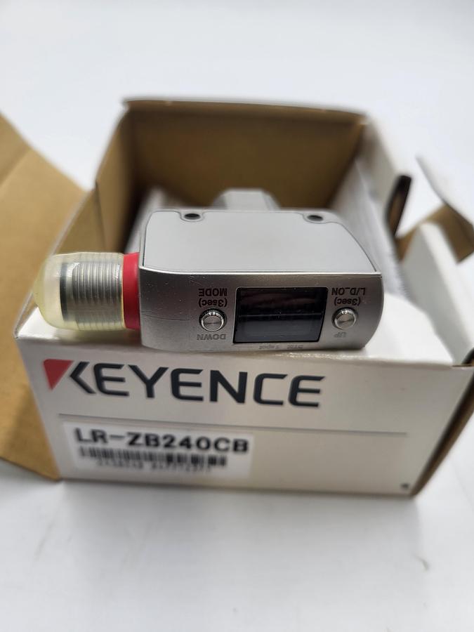 KEYENCE LR-ZB240CB Automation Switch *IN BOX*