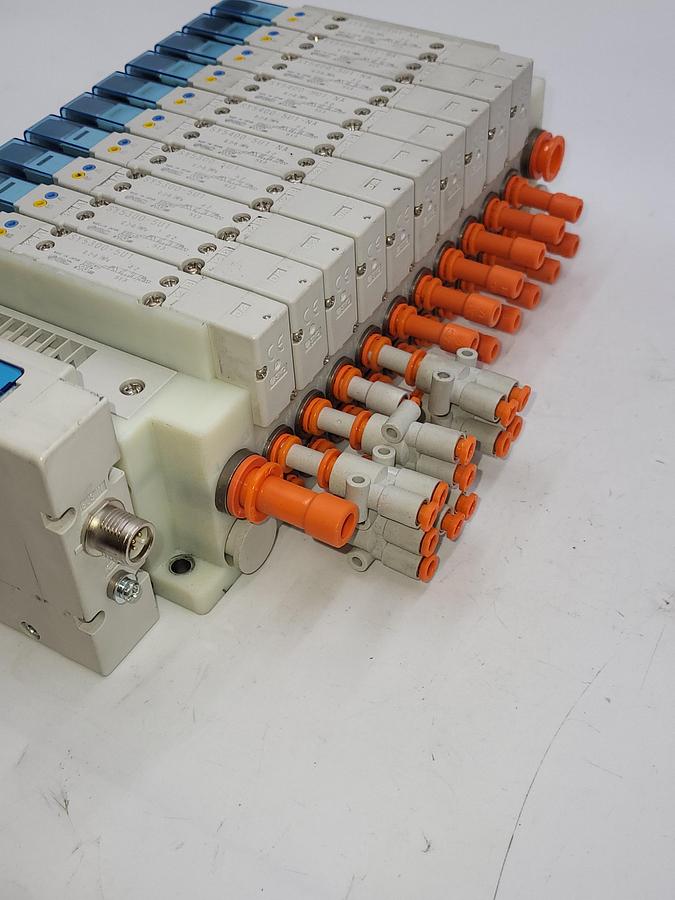 Used SMC SY5-IOL-0-N710RI W/ 10 solenoids SY5200 - 5UI - NA & EX260-SIL1 Serial Transmission System output