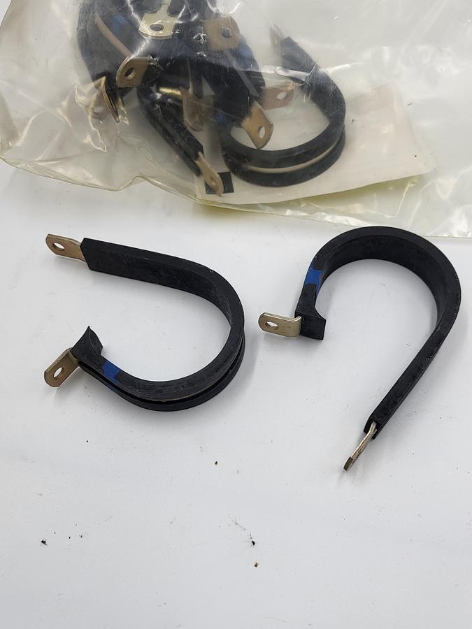 UMPCO Snug-Fit Vibration-Damping Loop Clamp, Aluminum with Neoprene Cushion, 1-3/4" ID *NEW*