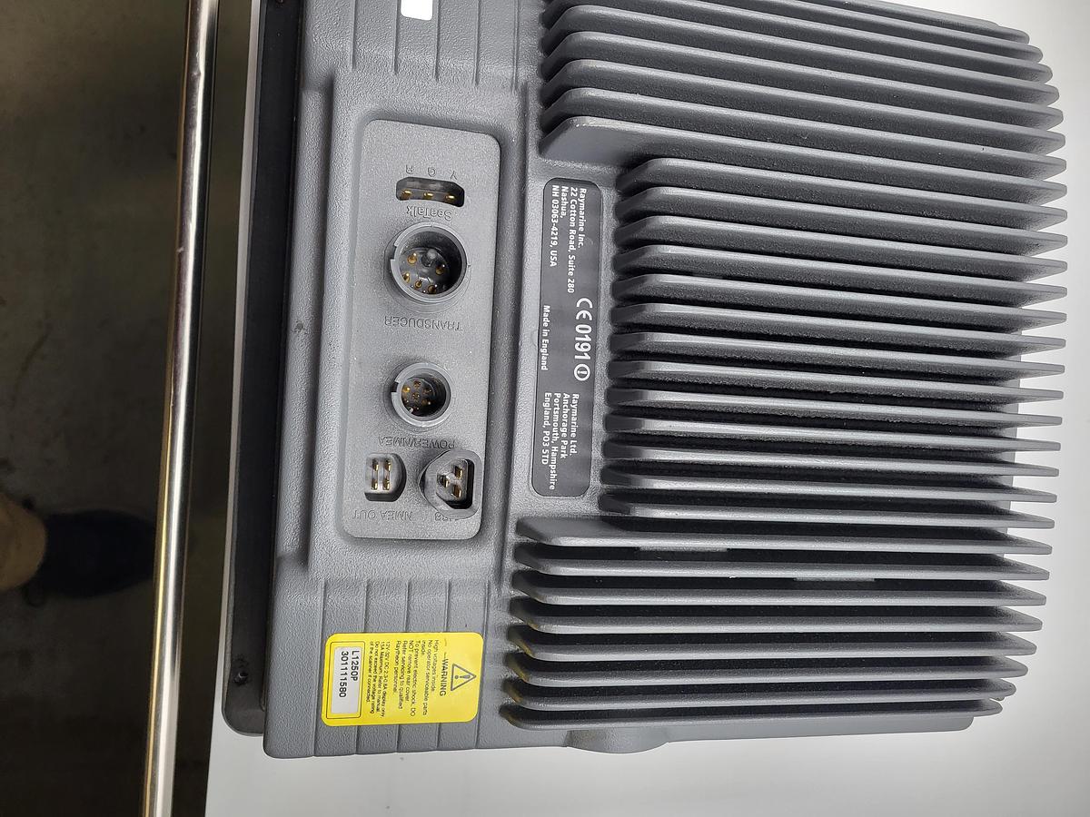 Used Raymarine L1250P Fishfinder with cover