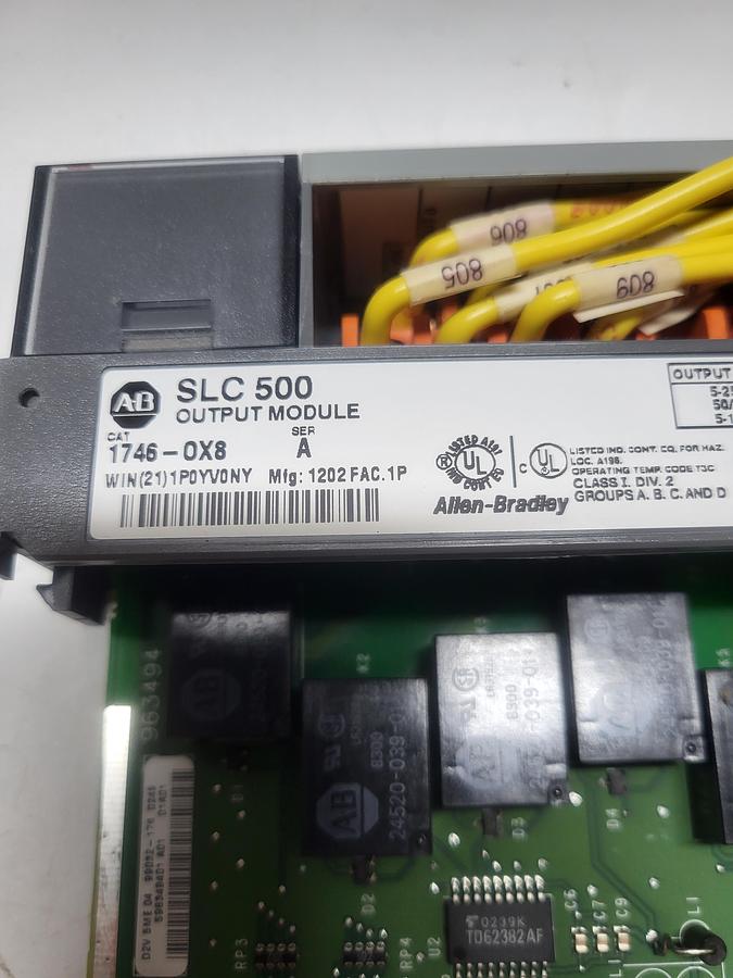 Used Allen-Bradley SLC500 Output Module 1746-OX8 Ser.A