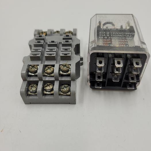 Used Magnecraft Relay W388ACPX-14 120Vac 50/60 Hz C3 WITH RELAY BASE TYCO 27E121