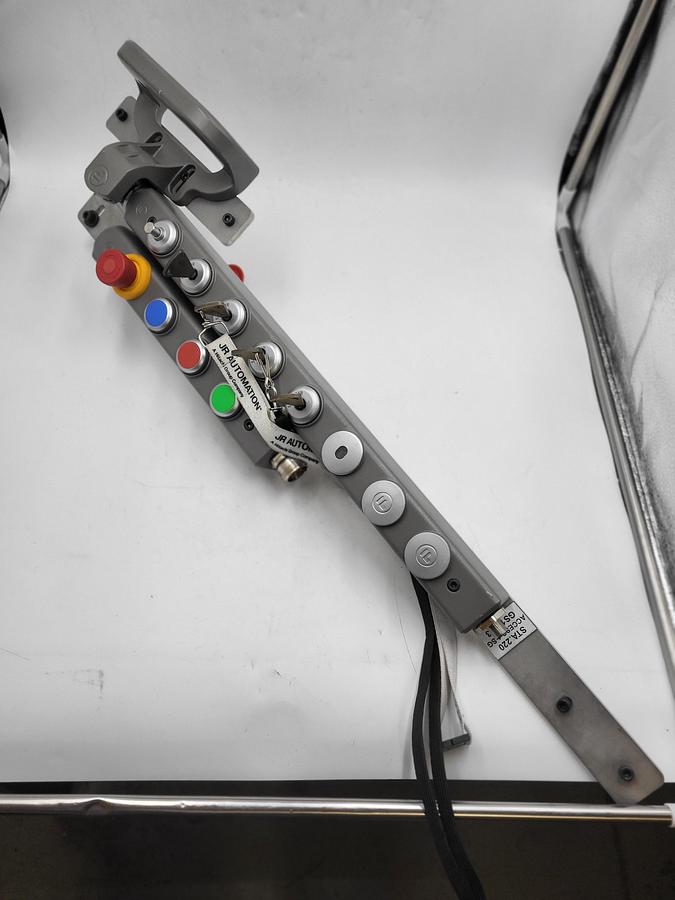 Used Fortress interlock hinged actuator pt: THHRXGNGNGNGNSMELEBQM item: 00598444 & THCEIP6P1P3Q9 item: 00589075