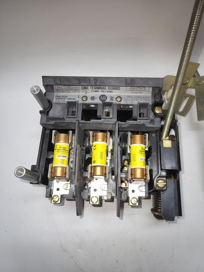 Used ALLEN BRADLEY 1494V-DS30 30A DISCONNECT SWITCH