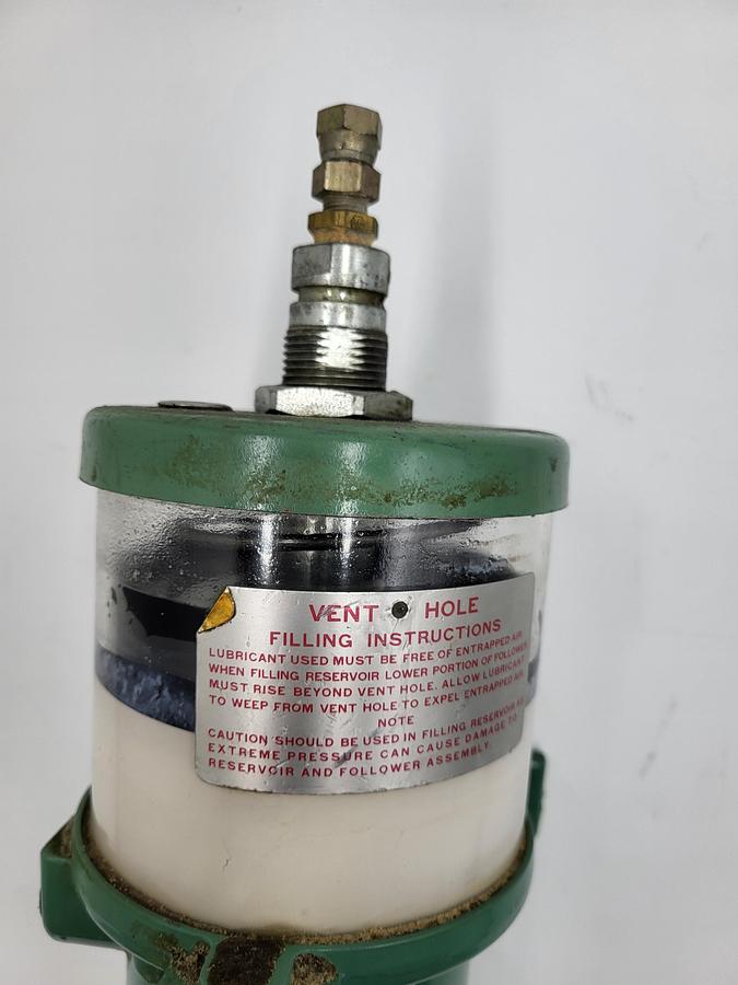 Used Centro-Matic Grease Lubricant Ram Pump 82886 ratio: 20:1 & MAC solenoid valve 35A-AAADDAJ-1KE