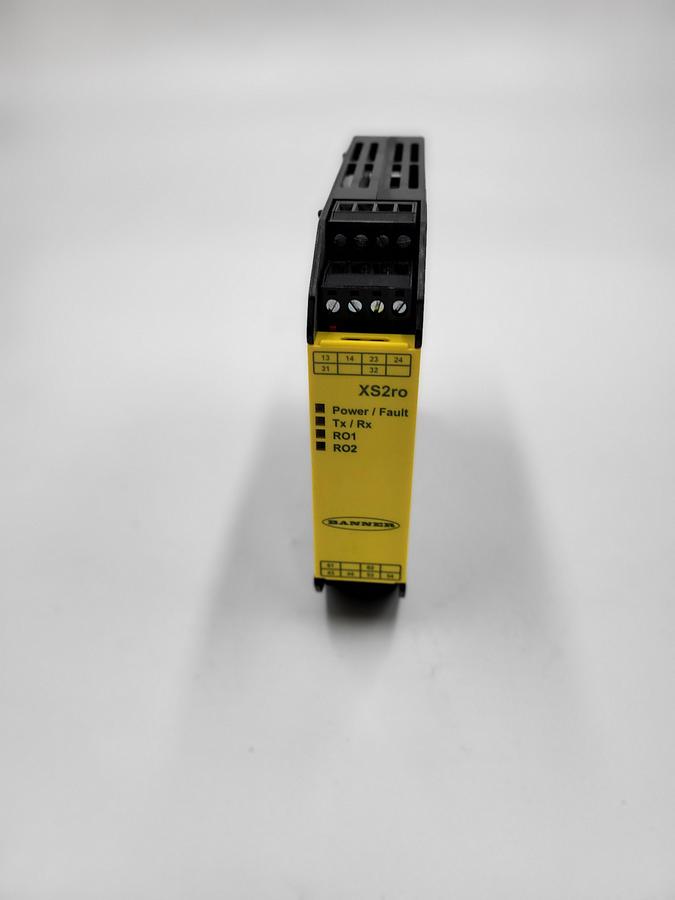 Used Banner XS2ro PN: 85075 Safety Controller Relay Safety Output Module