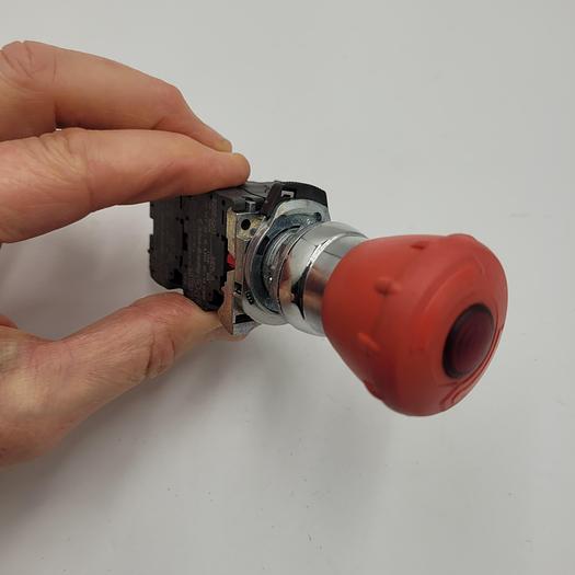 Used ALLEN BRADLEY 800F-Q01 SER A LIGHTED PUSH BUTTON