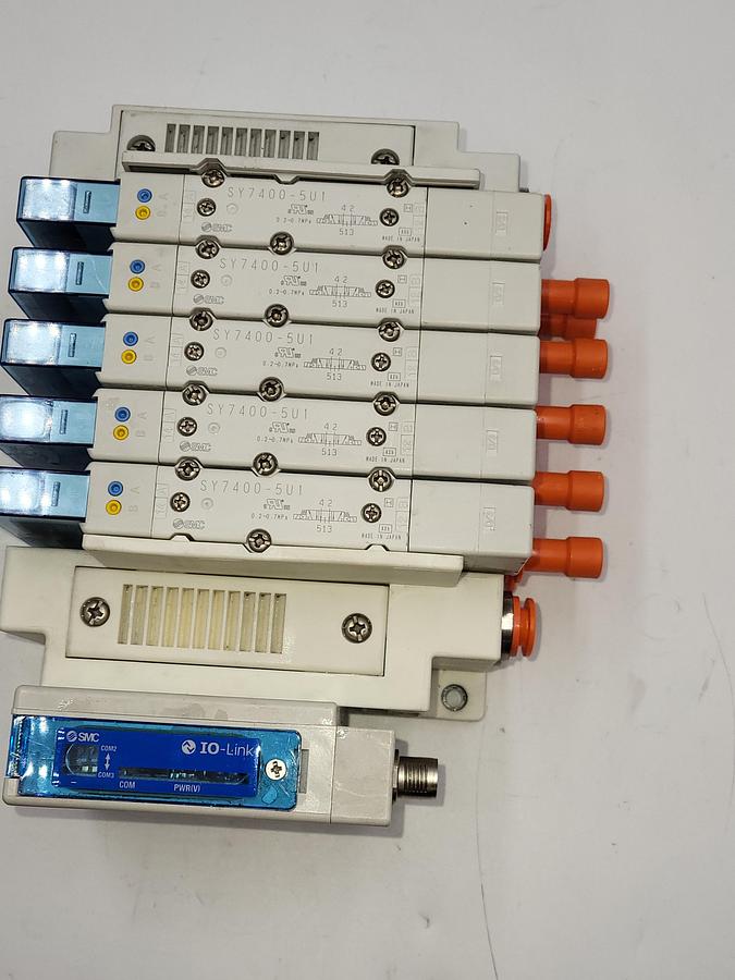 Used SMC SY5-IOL-0-M65RI W/ 5 solenoids SY5400 / One: EX260-SIL1 Serial Transmission System