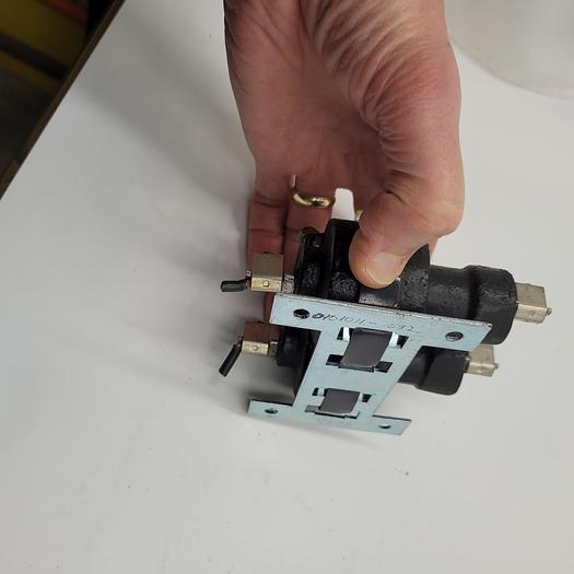 Used MDI MERCURY 2481-35-1202 Contactor 35 AMPS 600VAC CONTACTOR