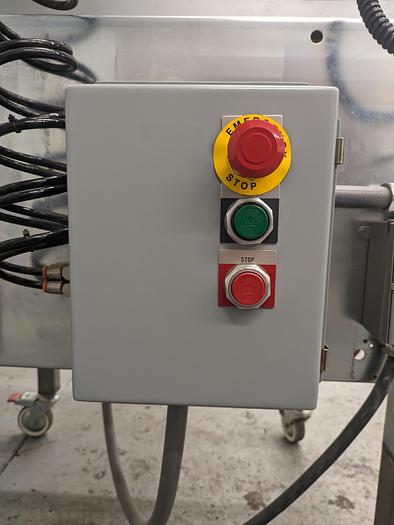 Used soco T400 auto flap closer case sealer with infeed conveyor