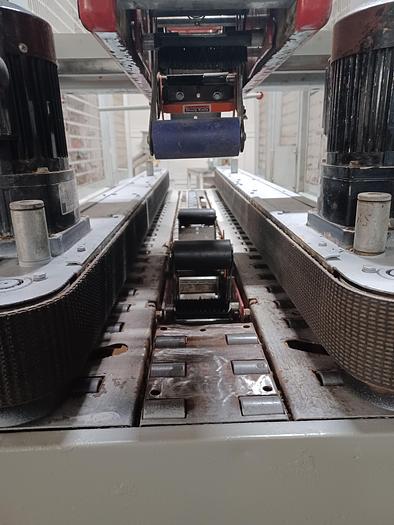 Used 3M 800AF 3" top and bottom case sealer closer