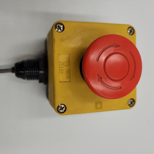 Used IDEC HW1X-BV402-R E-STOP BOX 40MM