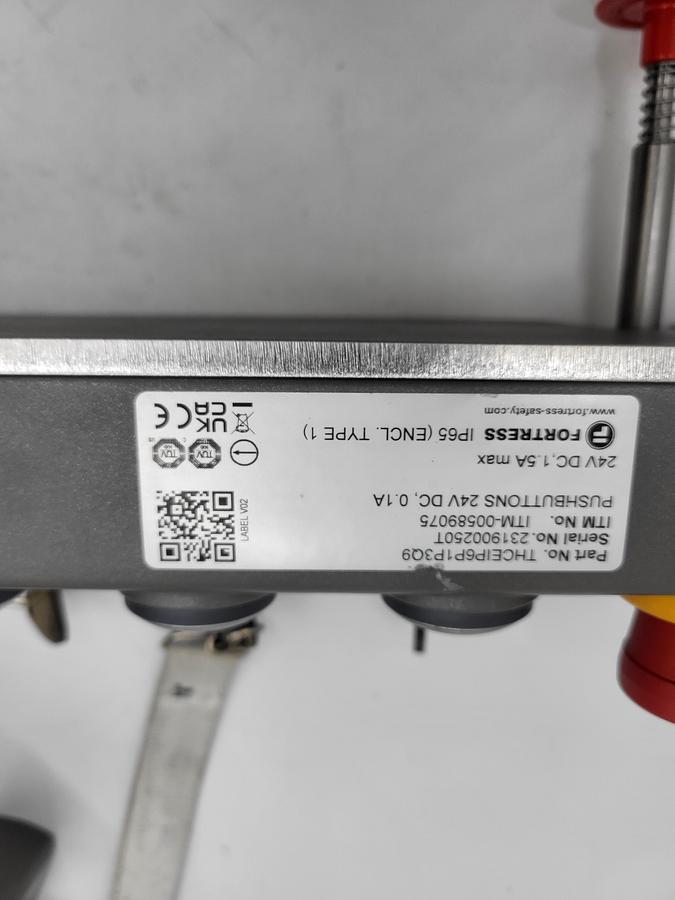 Used Fortress interlock hinged actuator pt: THHRXGNGNGNGNSMELEBQM item: 00598444 & THCEIP6P1P3Q9 item: 00589075