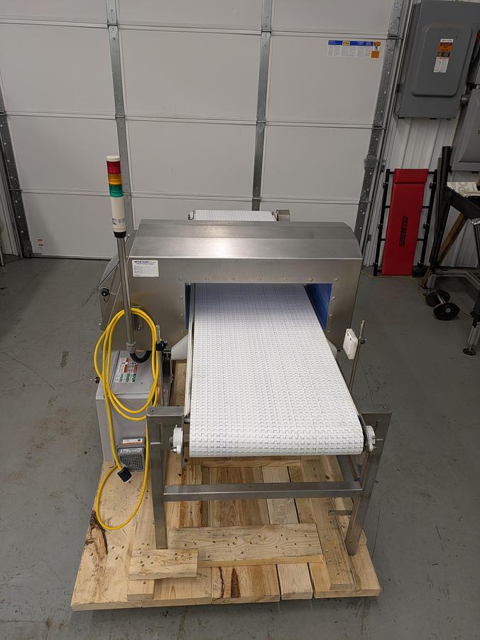 Used Loma IQ-3 e plus metal detector, stainless conveyor