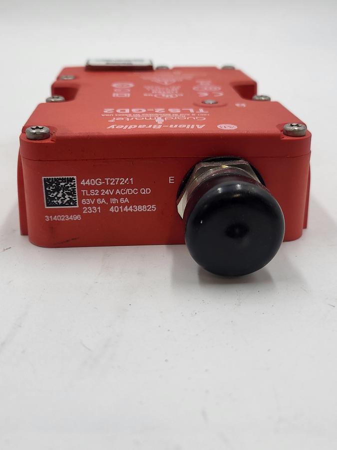 Allen Bradley Guardmaster TLS2-GD2 Locking Switch 440G-T27241 *NEW* no box