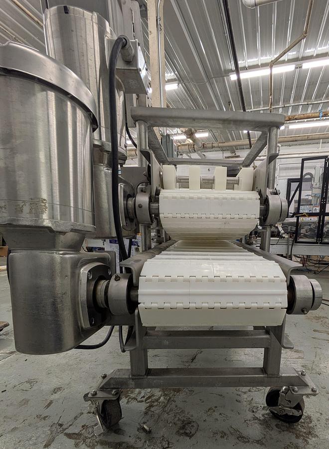 Used Friesens flattening conveyor, stainless