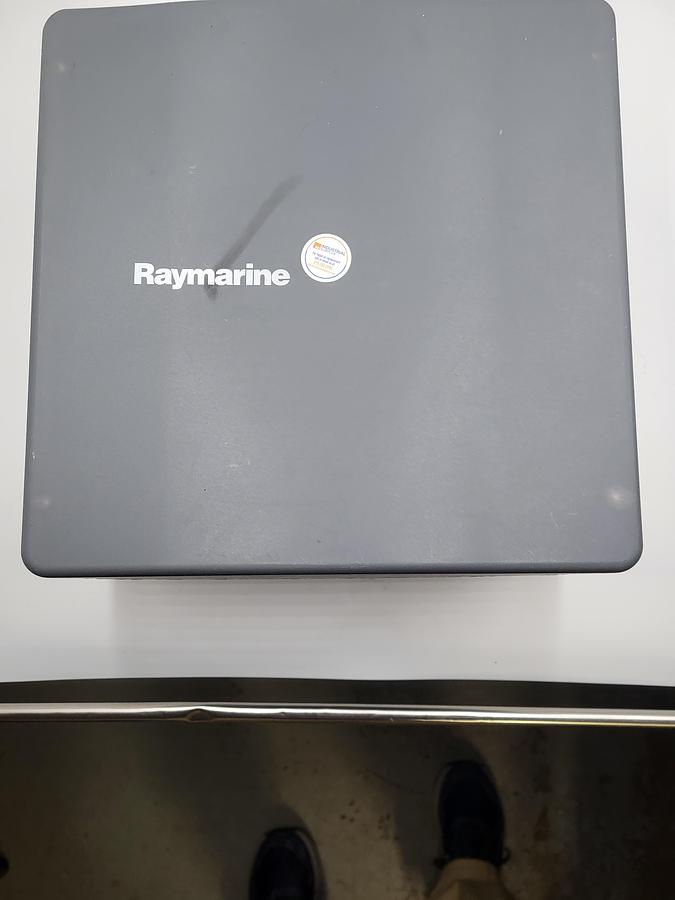 Used Raymarine L1250P Fishfinder with cover