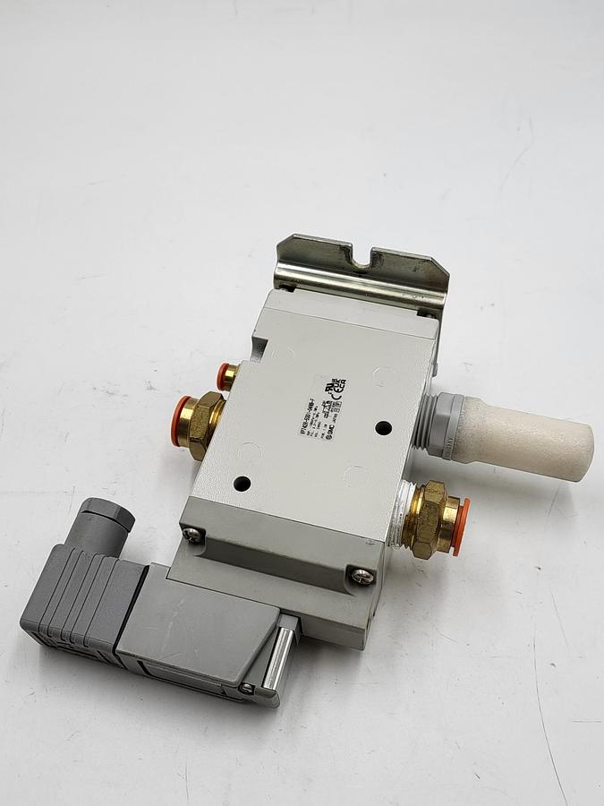 Used SMC VP742R-5DD1-04NB-F 3 port poppet type valve, 3 PORT SOLENOID VALVE