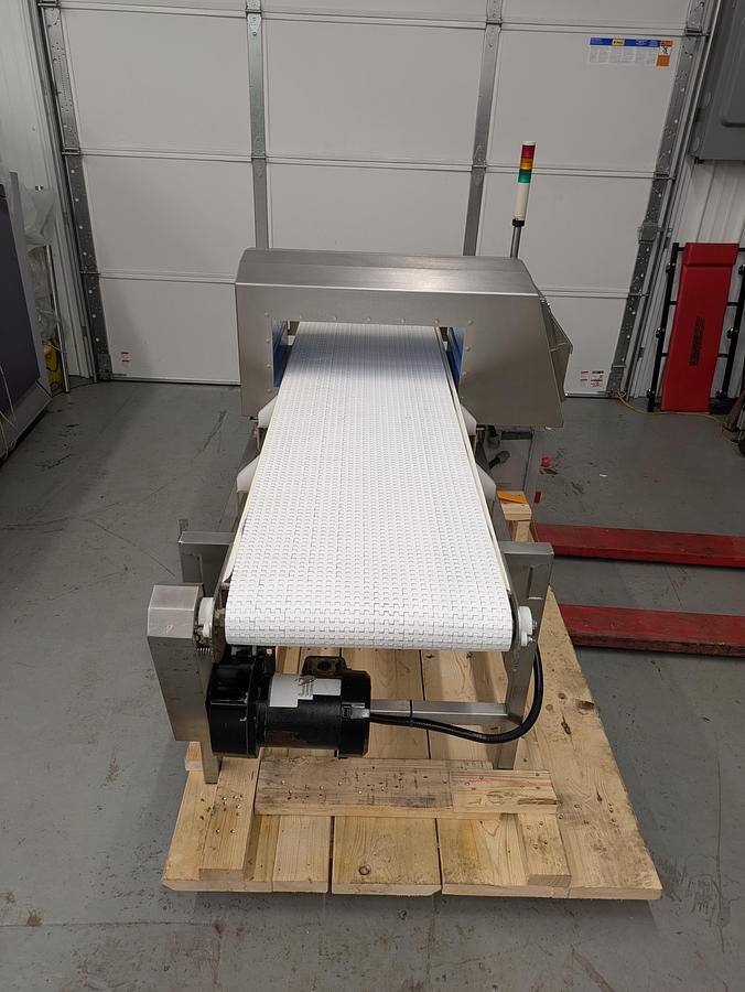 Used Loma IQ-3 e plus metal detector, stainless conveyor