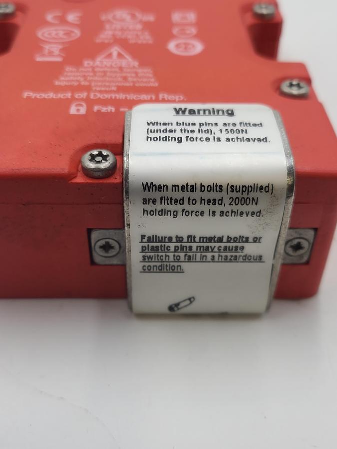 Allen Bradley Guardmaster TLS2-GD2 Locking Switch 440G-T27241 *NEW* no box