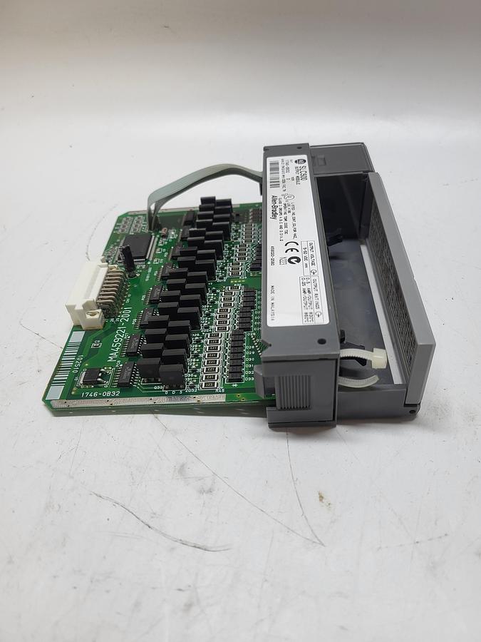 Used Allen-Bradley SLC 500 Output Module 1746-OB32 Ser.D