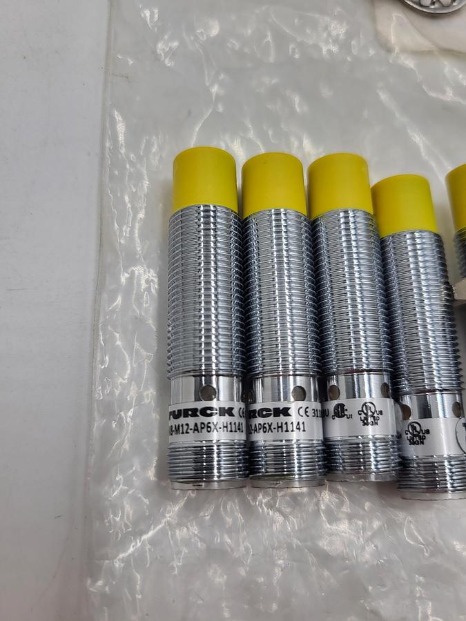 Turck 3118u Proximity sensor NI8-M12-AP6X-H1141 *NEW** DC 3-wire, 10…30 VDC NO contact, PNP output M12 x 1 male