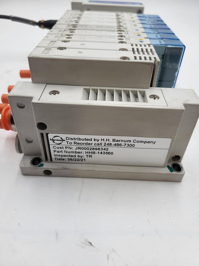 Used SMC HHB-143560 pneumatic hub & 7 Solenoid Valves SY5100-5U1