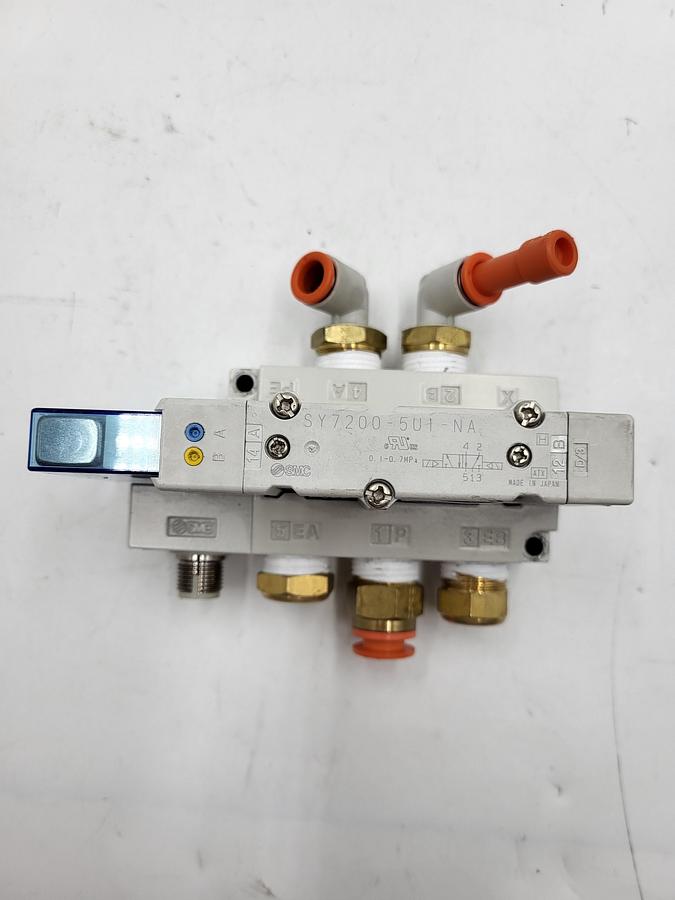 Used SMC® SY7200-5U1-NA & SY5000 5-Port Base Mounted Double Internal Pilot