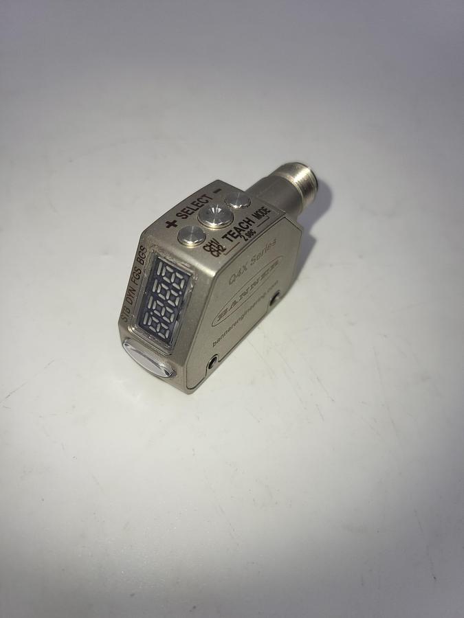 Used Banner Q4XFKLAF610-Q8 Photoelectric Sensors