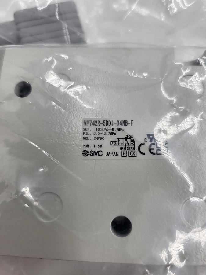 SMC VP742R-5DD1-04NB-F 3 port poppet type valve **new in bag**