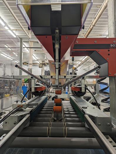 Used soco T400 auto flap closer case sealer with infeed conveyor