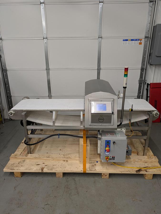 Used Loma IQ-3 e plus metal detector, stainless conveyor