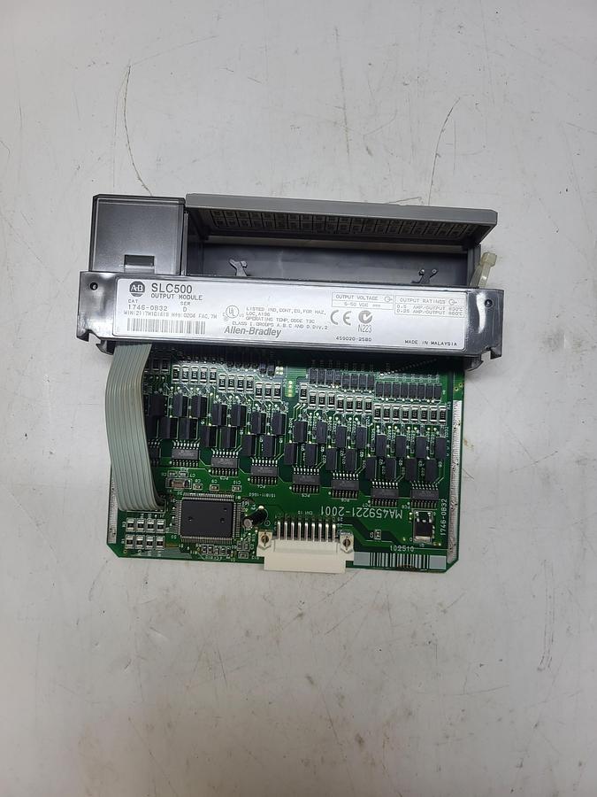 Used Allen-Bradley SLC 500 Output Module 1746-OB32 Ser.D
