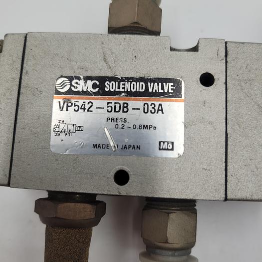 Used SMC SOLENOID VALVE VP542-5DB-03A