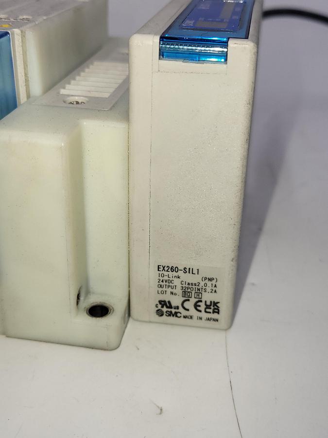 Used SMC SY5-IOL-0-M65RI W/ 5 solenoids SY5400 / One: EX260-SIL1 Serial Transmission System