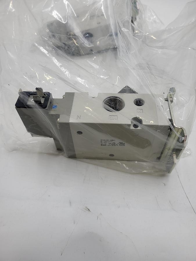 SMC VP742R-5DD1-04NB-F 3 port poppet type valve **new in bag**