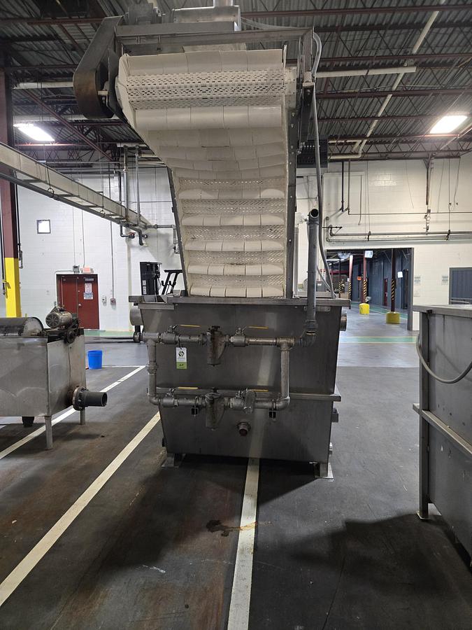 Used Stainless wash tank with incline conveyor