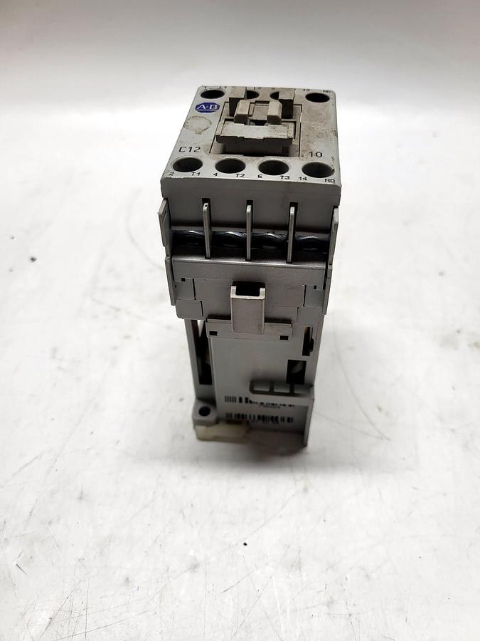 Allen-Bradley 100-C12D*10A detail