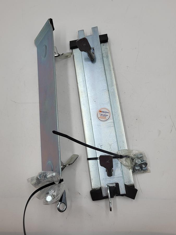 Used NVENT Hoffman F126LSGQR Quick-Release Flat Sealing Plate NO seals